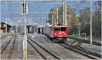 Valserwasserzug nach Ilanz mit Ge 6/6 II 706  Disentis/Mustér  bei der Durchfahrt in Felsberg.