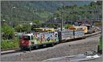 5737 mit Ge 4/4 II 611  Landquart  nach Ilanz in Reichenau-Tamins.