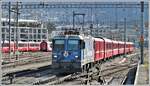 RE 1729 nach Disentis/Mustér mit Ge 4/4 II 619 Samedan verlässt Chur.
