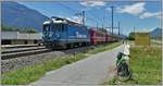 RE1736 nach Scuol-Tarasp mit der Ge 4/4 II 619  Samedan  fährt durch Felsberg.