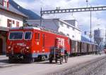 RhB Extrazug-Zerlegung fr GAUBNDEN TOURS 3229 von Landquart nach Disentis vom 29.08.1998 in Disentis mit FO-E-Lok HGe 4/4II 105 mit 5 Gb. Hinweis: FO-Lok im Rangierdienst der RhB bei Rumung von Gleis 2 mit Gterzugteil eines Extra-GmP. Die Kompo wurde bis in den Tunnel vorgezogen, dann auf Gleis 5 verschoben und an die vorher bereitgestellte Extra-GmP-Kompo angekuppelt.  