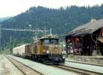 RhB GTERZUG 5238 von Disentis nach Landquart am 27.08.1997 Ausfahrt Rueun mit E-Lok Ge 6/6I 411 - Gbkv 5561 - Ucek 8063 - Uce 8045 - Ucek 8064 - Uce 8033 - Uce 8013 - Uce 8043.