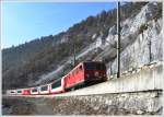 GlacierExpress 910 mit Ge 4/4 I 607  Surselva  fhrt durch den Grand Canon of Switzerland Richtung Chur. (01.03.2011)