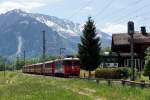 Bei Trun nhert sich der Regio aus Disentis mit der Ge 4/4 II 617  Ilanz  am 25.5.2012.