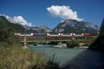 Der Glacier-Express auf der Hinterrheinbrcke bei Reichenau-Tamins nach Chur am 5.9.2013.