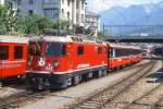 RhB Extrazug 3751 von Chur nach Ilanz am 21.05.1989 Ausfahrt Chur mit E-Lok Ge 4/4II 617 und Bernina-Express-Compo als Schnupperfahrt Glacier-Express - Hinweis: gescanntes Dia  