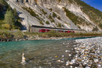 ABe 4/16 3105 fährt in Trin durch die Rheinschlucht nach Ilanz.Bild vom 29.9.2016