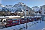 R1437 mit Allegra ABe 8/12 3509 in Arosa. (07.12.2017)