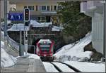 R1441 mit ABe 8/12 3509 taucht aus dem Arosatunnel auf.