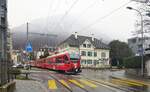 RhB_Chur-Arosa__Die Arosa-Bahn als etwas groß geratene Straßenbahn nahe der Haltestelle 'Altstadt'.__23-02-2024