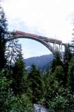 RhB Salon-Extrazug fr GRAUBNDEN TOURS 3629 von Chur nach Arosa am 30.08.1998 in auf Langwieser Viadukt mit E-Lok Ge 4/4I 610 - As 1141 - WRS 3821 - As 1154.