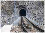 Man sieht auch bei der heutigen Konstruktion eine leichte Verformung talwrts ausgelst durch stndige Hangrutschungen berall im Schanfigg.
(11.04.2010)