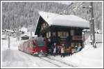 In Litzirti ist wegen eines umgestrzten Baumes fr R1433 vorlufig Endstation und es muss auf den Bus umgestiegen werden. ABe 9/12 3515  Alois Carigiet  fhrt wieder zurck nach Chur. (09.01.2012)