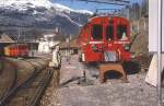F�r einmal war meine Frau am Ausl�ser,als sie mich mit zwei Gleichstrom Bernina Triebwagen ABe 4/4 I(es muss im Jahr 1995 gewesen sein!?)im Depot Sand in Chur fotografierte.(Archiv P.Walter)