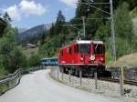 RhB,Arosabahn Der  Arosa Express  bei der Einfahrt in die Station Langwies (1320 m .M.)am 18.07.03