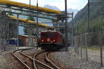 In Spinas steht Ge 4/4 I 605  Silvretta  mit einem Abraumzug, welcher gleich durch den Albulatunnel nach Preda fährt.