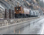 GV-Fahrt der Dampffreunde der RhB am 17. März 2018 von Chur nach Bergün und zurück mit der Ge 4/6 353.<br>
Kurz nach Abfahrt in Bergün verlässt der Zug bei ziemlich nassem Schneefall den Glatscherastunnel.
