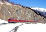 RhB Schnellzug 525 von Chur nach St.Moritz am 26.02.1998 zwischen Samedan und Celerina mit E-Lok Ge 4/4III 645 - D - B - B - B - A - A - WR - B - B:.