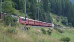 RE 1133 von Chur nach St.Moritz, gezogen von GE 4/4 III 643 Vals, am 10.08.10 bei der Einfahrt in Bergn.