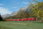 RhB Schnellzug 535 von Chur nach St.Moritz am 15.10.1999 Einfahrt im Val Bever zwischen Spinas und Beber mit E-Lok Ge 4/4III 641 - D 4215 - B 2341 - B 2361 - B 2367 - A 1233 - A 1281 - 2xB - Gakv 54xx