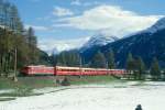 RhB Schnellzug Glacier-Express 540 von St.Moritz nach Zermatt am 06.10.1999 im Val Bever zwischen Bever und Spinas mit E-Lok Ge 6/6 II 702 - A 1281 - A 1233 - B 2297 - B 2361 - B 2341 - D 4215 - 2x FO