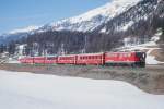 RhB Schnellzug 540 von St.Moritz nach Chur am 12.03.2000 zwischen Samedan und Bever mit E-Lok Ge 6/6 II 703 - A 1266 - A 1229 - B 2493 - B 2376 - B 2378 - D 4216.