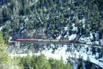 RhB Gterzug 5346 von Pontresina nach Landquart am 03.03.1996 kurz vor Fuegna-Tunnel zwischen Preda und Muot mit E-Lok Ge 4/4II 617 - Ge 4/4II 632 - Ge 6/6II 705[geschleppt] - Gbkv - 2x Haikv - Rw -