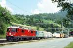 RhB Gterzug 5556 von St. Moritz nach Landquart am 28.06.1995 Einfahrt Filisur mit E-Lok Ge 4/4 II 629 - Gbkv 5506 - Uce 8088 - Uce 8040 - Kkw 7307 - Gbkv 5606 - Gb 5021 - Gb 5099 - Gbkv 5515 - Gbkv 5528 - Gbkv 5614 - Gbkv 5510 - Gb 5068 - Gakv 5420 - Gb 5069 - Gbkv 5580 - Kkw 7376 - Kkw 7302 - Kkw 7310 - Kkw 7311 - Rw 8218 - B40L - VDM 800 - Xk 9083 - P 1056. Hinweis: Lok noch mit runde Scheinwerfer, gescanntes Dia.
