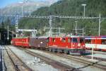 RhB Gterzug 5757 von Scuol nach St.Moritz am 25.08.2000 Einfahrt St.Moritz mit E-Lok Ge 4/4 II 630 - Gbkv 5510 - Gbkv 5571 - Z 98 - D - AB 1516 - Xk.