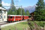 RhB Regionalzug 568 von Samedan nach Spinas am 28.08.1998 in Samedan mit Steuerwagen BDt 1722 - B 2333 - AB 1516 - E-Lok Ge 4/4I 601 schiebt.
