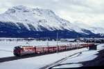 RhB Schnellzug 570 von St.Moritz nach Chur am 08.03.1998 zwischen Samedan und Bever mit E-Lok Ge 4/4 III 641 - B 2327 - B 2302 - WR 3822 - WR 3816/3817 - B 2253 - FO AS 4030 - A 1241 - A 1228 - B 2391