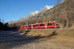 Etwas überraschend (kann passieren, wenn man den grafischen Fahrplan zwar dabei hat, diesen aber nicht beachtet) tauchte am 06.12.2015 der ABe 8/12 3504 mit dem Bernina-Express nach Tirano aus