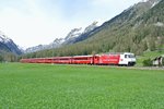 Ge 4/4 III 645  RTR  mit dem RE 1133 kurz vor Bever, 26.05.2016.