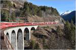 Immer wieder ein Erlebnis, die Fahrt über das Schmittentobelviadukt und den Landwasserviadukt. RE1129 über dem Schmittentobel. (07.12.2016)