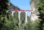 ABe 8/12 3511  Otto Barblan  befindet sich mit dem Bernina Express 950 (Tirano - Chur) auf dem Landwasserviadukt.