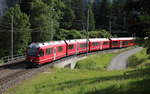 ABe 8/12 3504  Dario Cologna  erreicht mit dem RE1157 (Chur - St.Moritz) Filisur.

Filisur, 13. Juni 2017