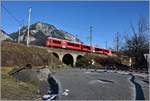 Baustelle 2. Hinterrheinbrücke in Reichenau-Tamins. Die S2 1558 mit ABe 4/16 3104 nähert sich der Brückenbaustelle in Reichenau. (15.01.2018)