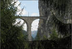 Im Tal des Landwassers -

... und der bekannte Viadukt der Rhätischen Bahn.

14.05.2008 (J)