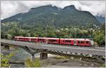 S2 1555 mit ABe 4/16 3102 auf der Hinterrheinbrücke bei Reichenau-Tamins. (21.07.2018)