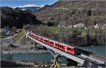 IR1132 nach Chur mit Ait57305 an der Spitze und Ge 4/4 III 643  Vals  am Schluss auf der neuen Brücke.