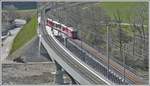 Die S1 1520 aus Rhäzüns mit ABe 4/16 3105 wechselt auf die alte Hinterrheinbrücke bei Reichenau-Tamins. (02.04.2020)