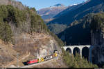 RhB Ge 6/6 II 705 mit Güterzug Pontresina - Chur am 26. November 2020 zwischen Landwasser- und Schmittentobelviadukt.