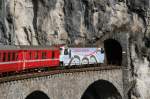 RE 1157 von Chur nach St. Moritz auf dem Landwasser-Viadukt kurz vor Filisur gezogen von einer Ge 4/4 III 650  Seewis im Prttigau  mit Werbung fr das  UNESCO Weltkulturerbe Albula und Bernina  am 3. Mai 2008.