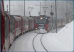 In Sils im Domleschg warten wir den verspteten RE1144 aus St.Moritz ab. Zuglok ist Ge 4/4 III 648  Susch . (20.01.2009)