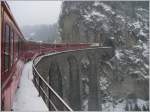 RE 1121 mit Ge 4/4 III 641  Maienfeld  auf dem Landwasserviadukt. Das war nur der Anfang vom heutigen Schneechaos (40cm in Chur in 8 Stunden). Um es aber gleich vorweg zu nehmen, der 10 mintige Stromausfall nach Tiefencastel war die einzige nennenswerte Versptung die ich heute auf meiner Tour einfuhr. Die Reise fhrte von Chur ber Samedan nach Ospizio Bernina, dann ber St.moritz-Sagliains-Vereinatunnel-Landquart zurck nach Chur.
So viel Schnee habe ich schon lange nicht mehr gesehen und zwar auf der ganzen Strecke. (17.02.2009 