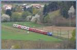 Die Ge 4/4 III 652  Vaz/Overvaz-Lenzerheide/Valbella  zieht den RE 1128 mit angehngtem GlacierExpress 903 bei Bonaduz Richtung Chur. (16.04.2009)