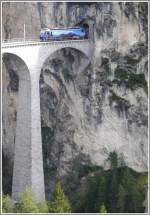 Ge 4/4 III 647  Grsch  auf dem Landwasserviadukt.