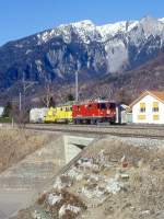 RhB Gterzug 5524 von St.Moritz nach Landquart am 27.02.1998 bei Domat Ems mit E-Lok Ge 4/4II 628 - Xm 2/2 9917 - Xk 9333 - Ucek 8052 - Uce 8075 - Gakv 5412.