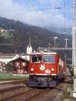 RhB Gterzug 5527 von Landquart nach St.Moritz am 06.09.1996 Durchfahrt Cazis mit E-Lok Ge 6/6II 703 - Kw 7508 - Kw 7509 - Uace 7992 - Uace 7997 - Uace 7993 - Uace 7995.