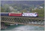 RE1152 aus St.Moritz mit der Ge 4/4 III 650  Seewis-Valzeina  donnert ber die Hinterrheinbrcke bei Reichenau-Tamins.